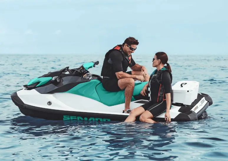 Moto de agua de MarinaJets en el mar