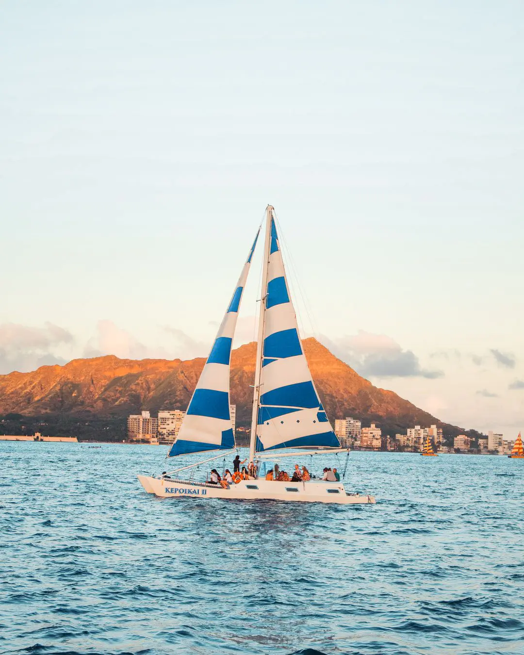 Catamarán al atardecer con Kepoikai II, Honolulu