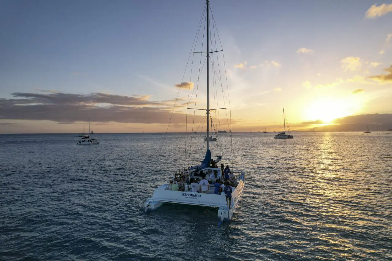 Catamarán al atardecer con Kepoikai II, Honolulu