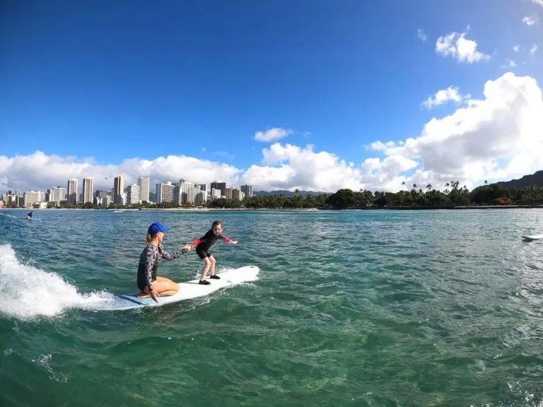 Clase de surf con Ohana Surf Project, Honolulu