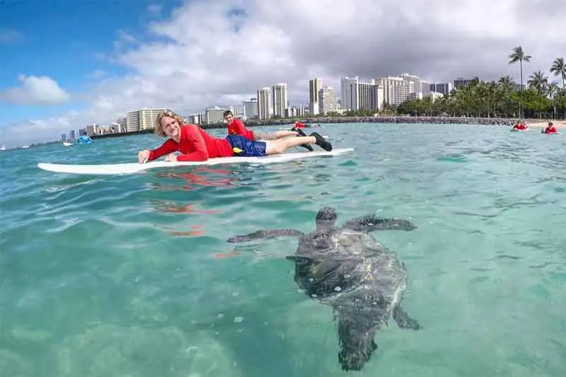 Clase de surf con Ohana Surf Project, Honolulu