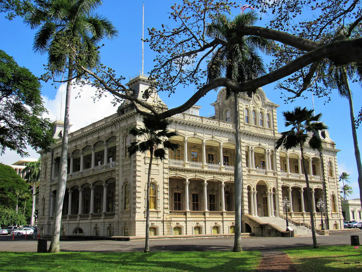 Fachada principal del Palacio ʻIolani en Honolulu