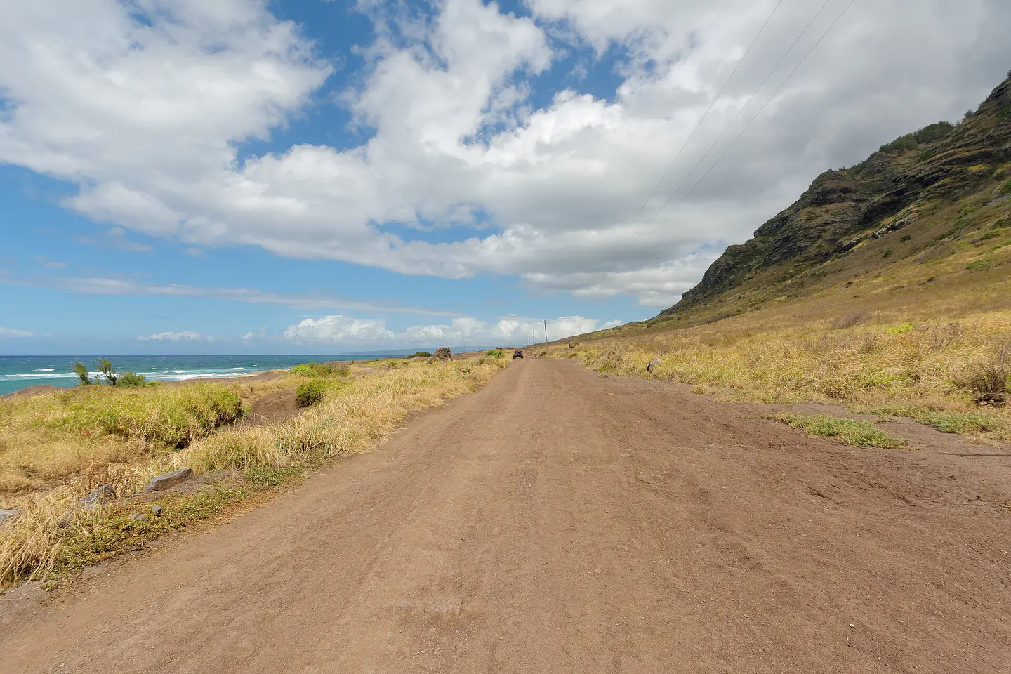 Camino costero y acantilados en la sección Mokuleʻia de Kaʻena Point State Park