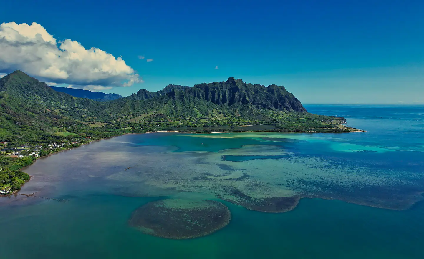 Bahía de Kāneʻohe y montañas Koʻolau