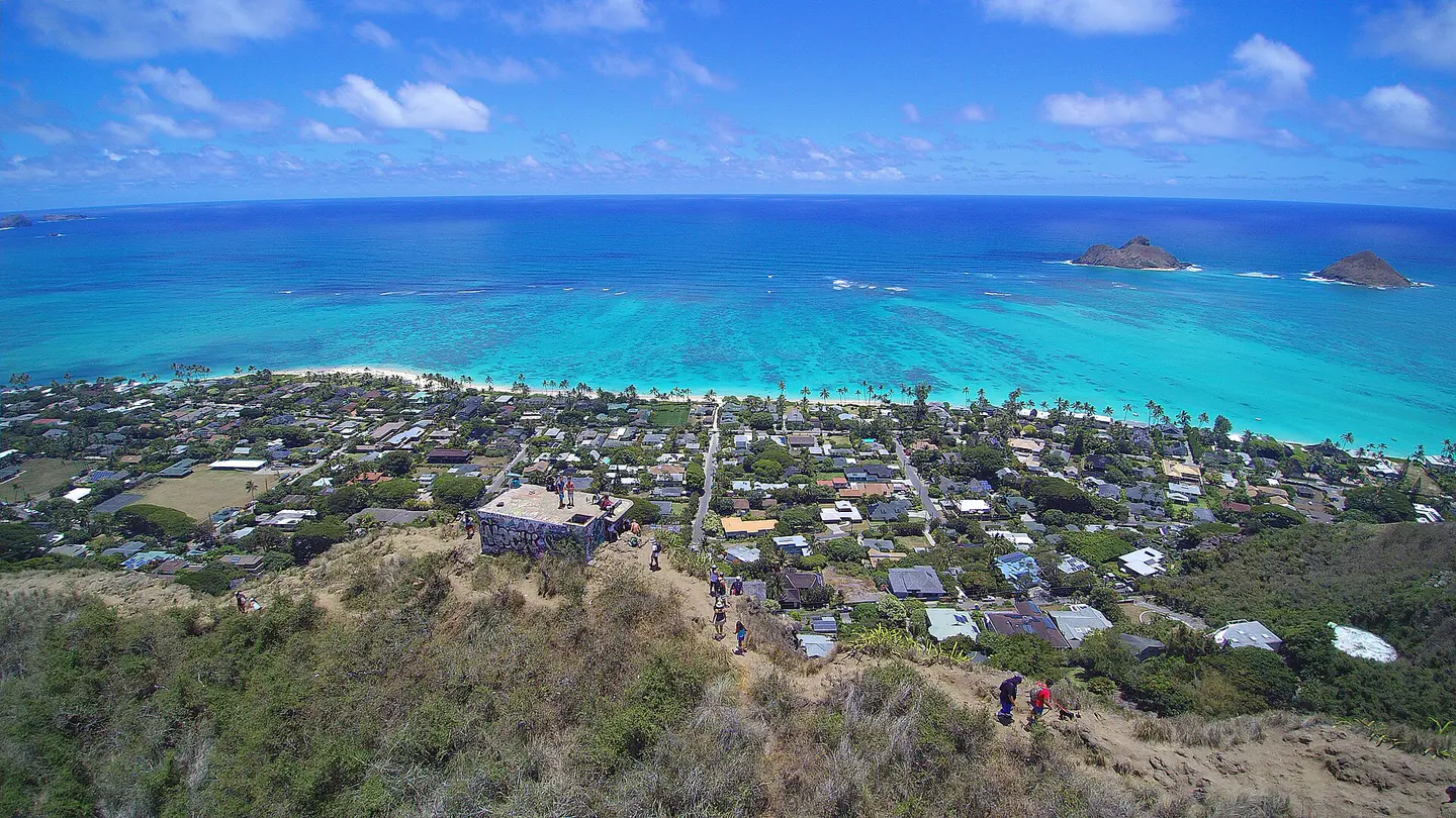 Vista noreste desde la cresta de Kaʻiwa