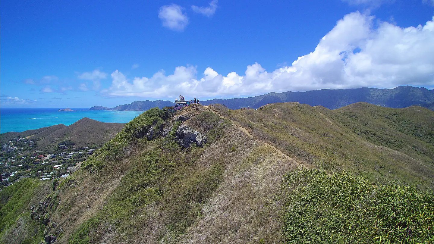 Vista de la costa sureste desde la cresta de Kaʻiwa