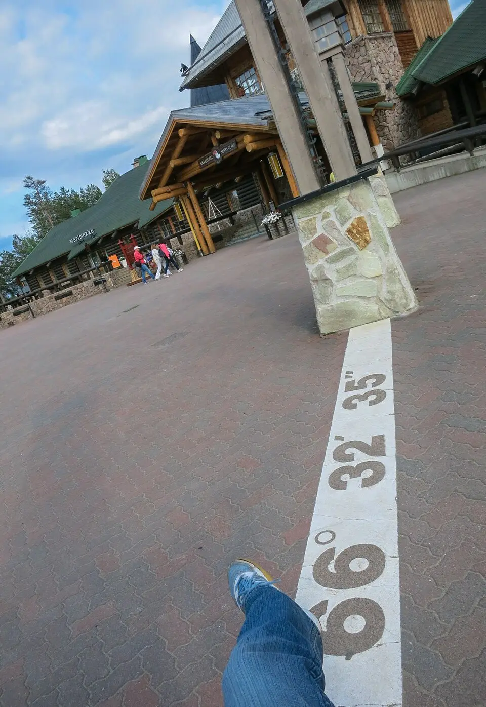 Detalle característico de Línea del Círculo Polar Ártico en Rovaniemi