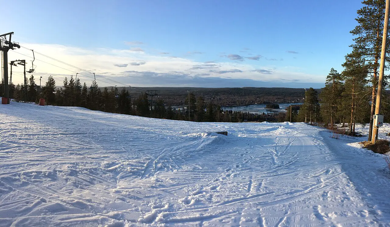 Vista general de Sendero de Ounasvaara y canchal Pirunpelto en Rovaniemi