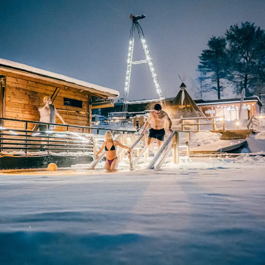 Sauna finlandesa y baño en hielo en Roiske, Rovaniemi
