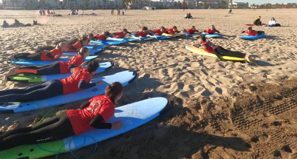 Clase de surf con Ocean Republik, Valencia