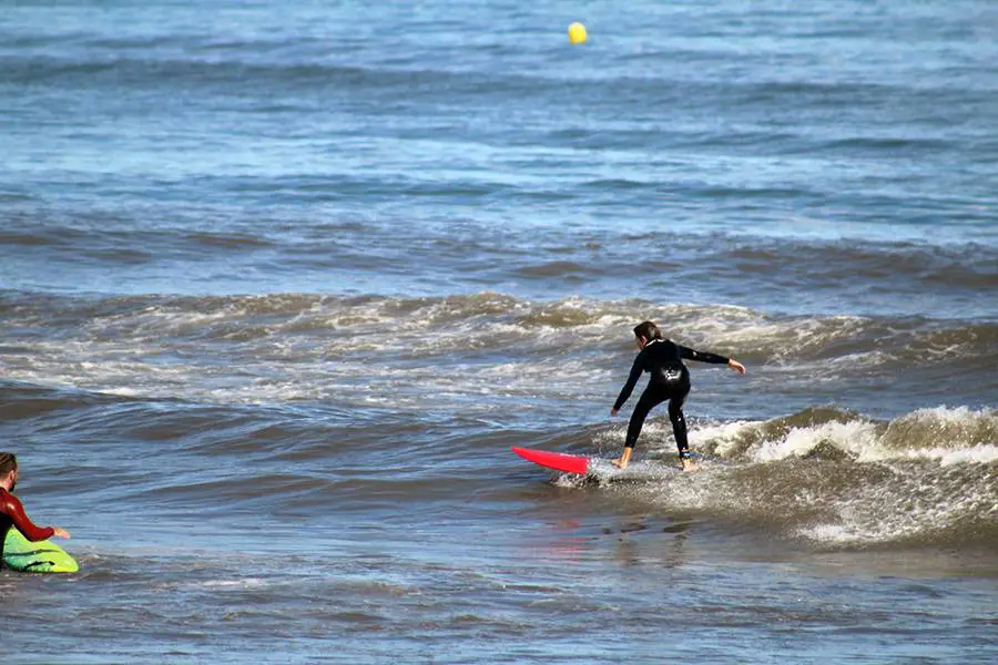 Clase de surf con Ocean Republik, Valencia